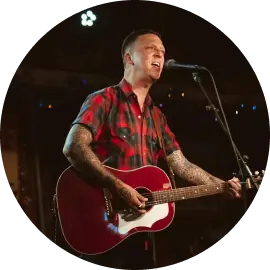 Photo of  BJ Barnham, American Aquarium